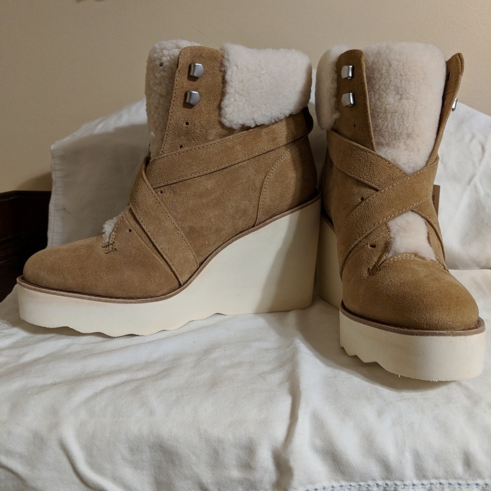 Coach sz 8 wedge sheerling & suede boots